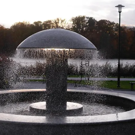 Nienovo - Niedaleko Jeziora I Widok Na Arboretum