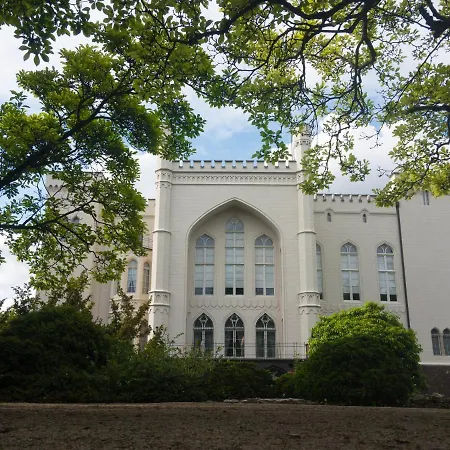 Nienovo - Niedaleko Jeziora I Widok Na Arboretum Lägenhet