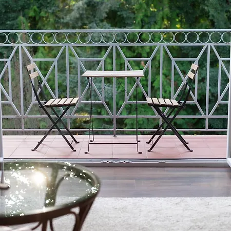 Nienovo - Niedaleko Jeziora I Widok Na Arboretum Kórnik