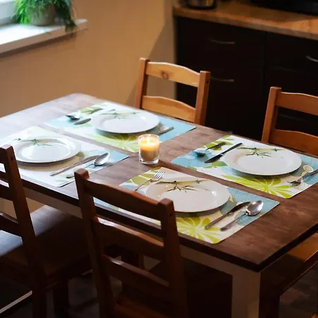 Nienovo - Niedaleko Jeziora I Widok Na Arboretum Apartment Kornik