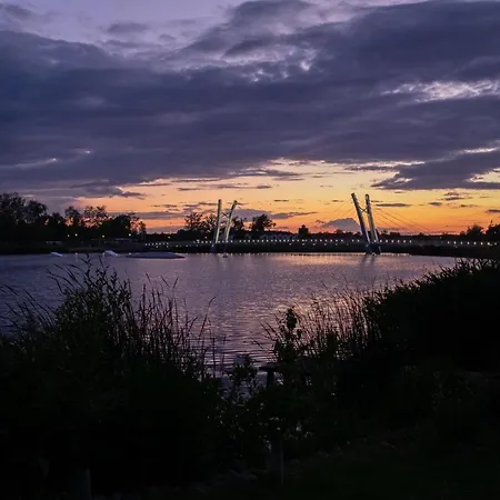 Nienovo - Niedaleko Jeziora I Widok Na Arboretum Lägenhet