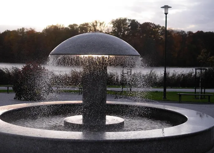 Nienovo - Niedaleko Jeziora I Widok Na Arboretum