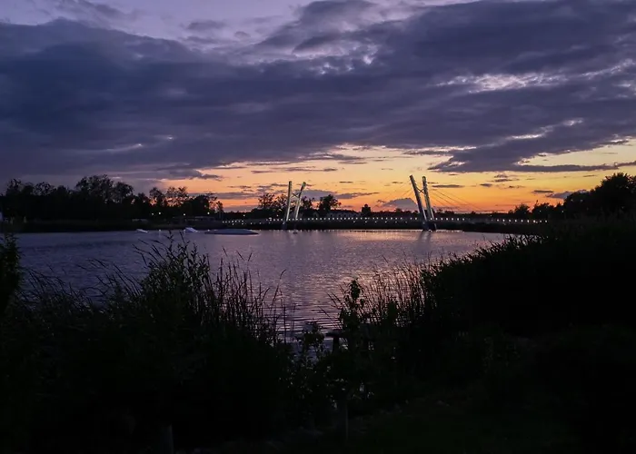 Nienovo - Niedaleko Jeziora I Widok Na Arboretum Apartment